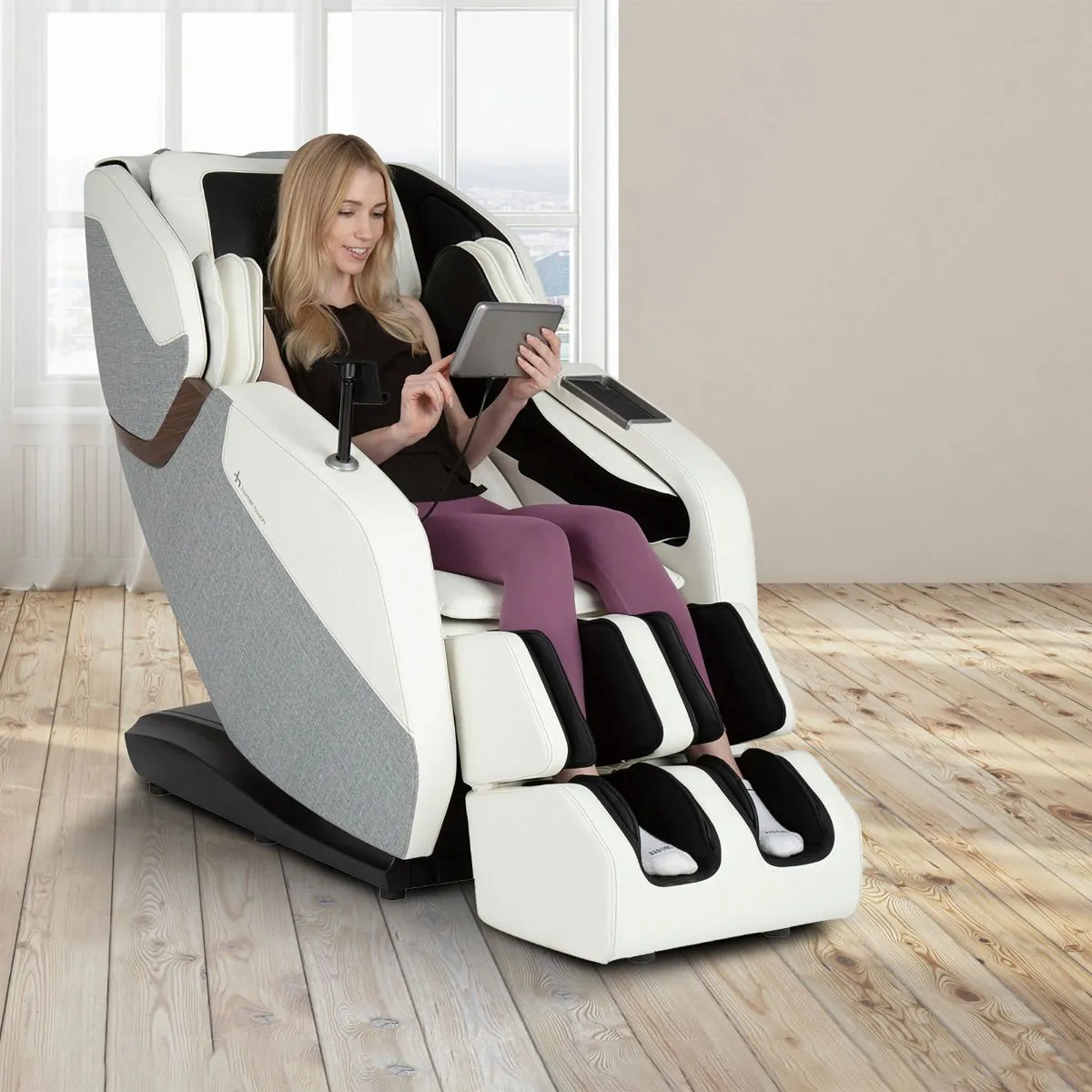 Human Touch Rove Massage Chair -New