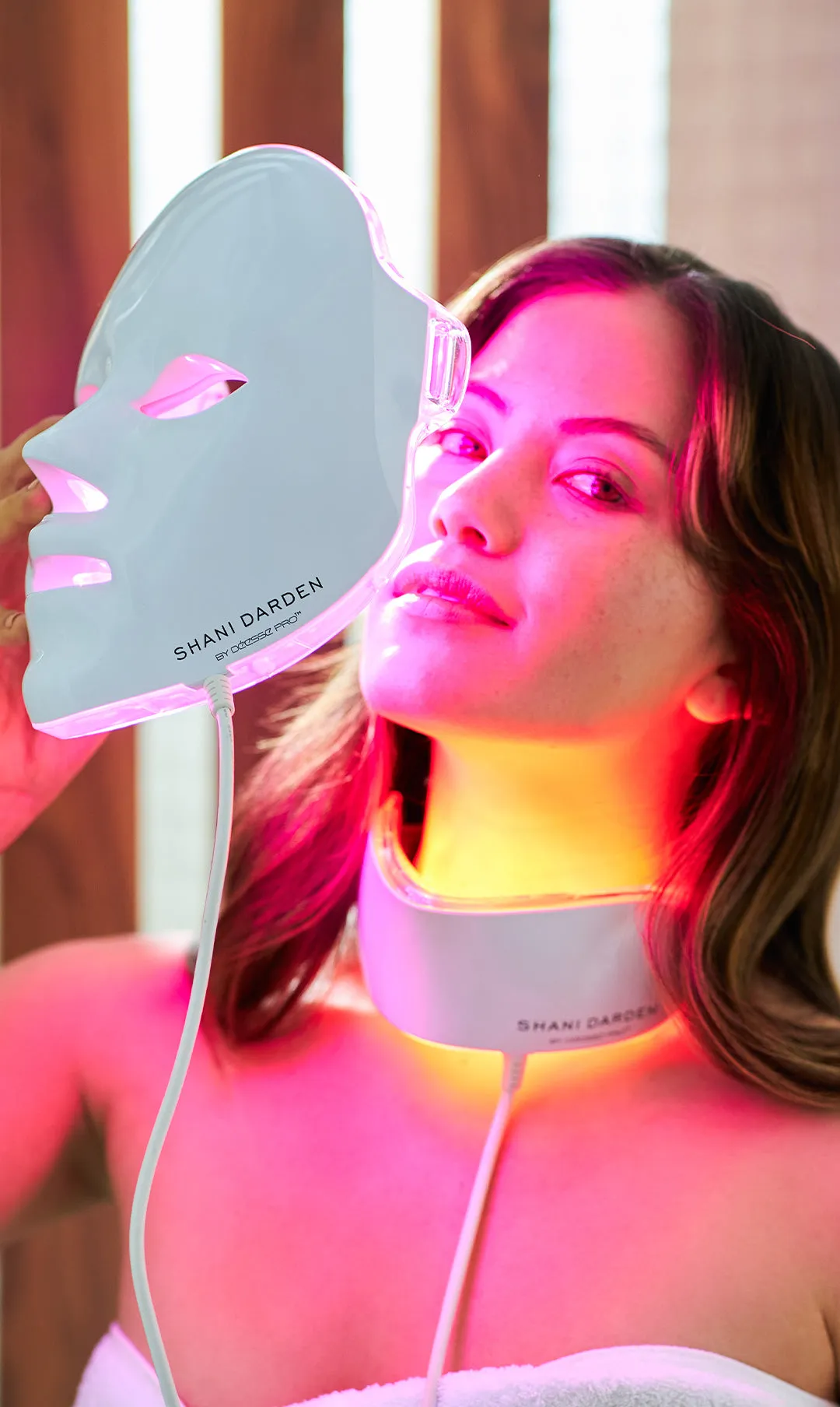 Shani Darden by Déesse PRO LED Light Mask