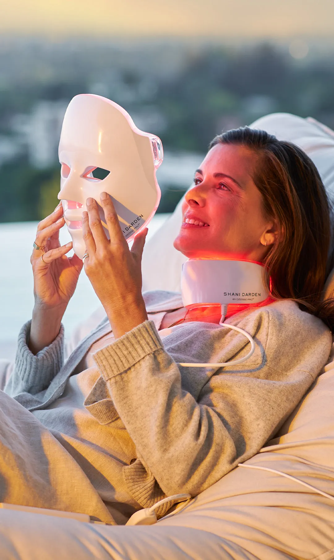 Shani Darden by Déesse PRO LED Light Mask