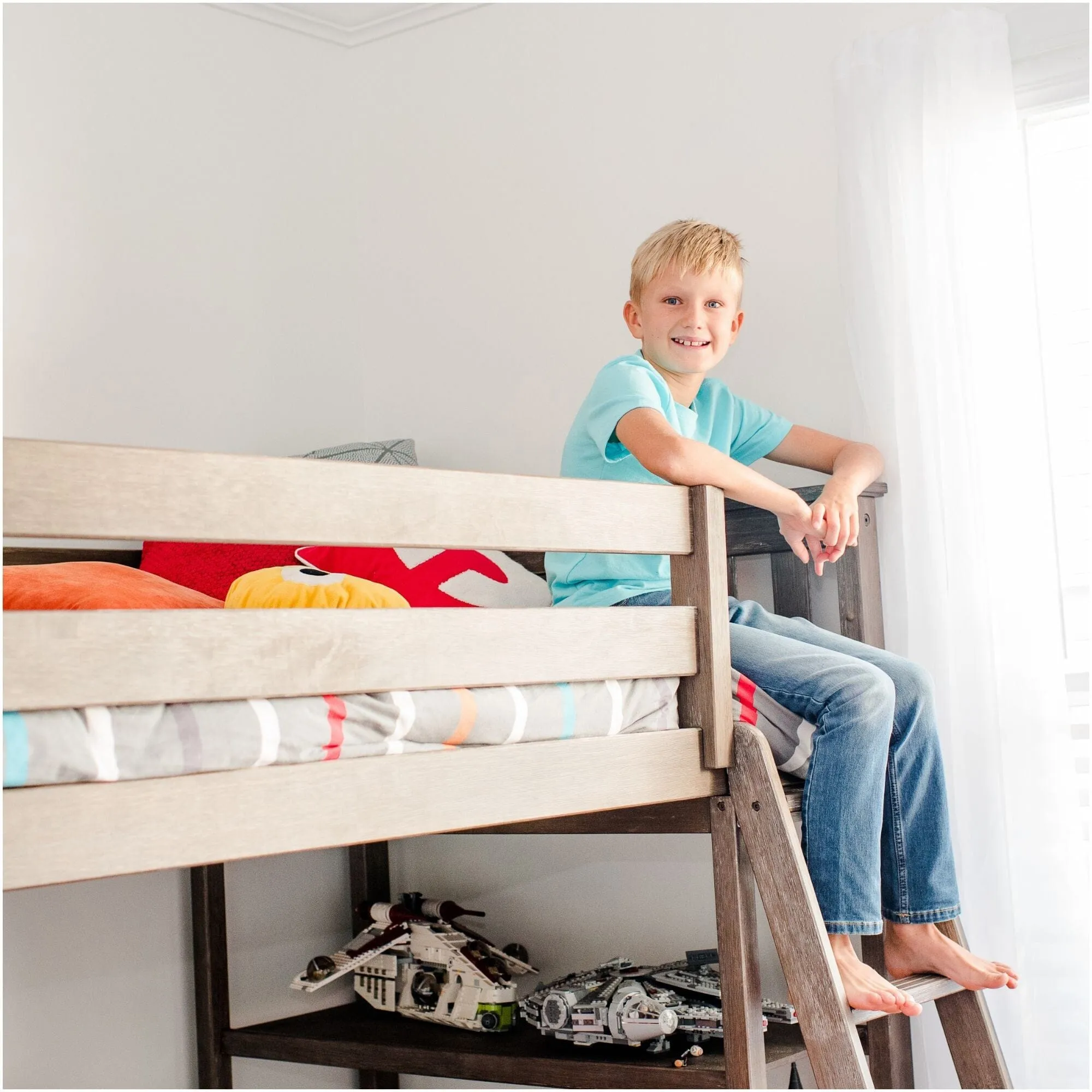 Twin Over Full L-Shaped Bunk Bed With Bookcase